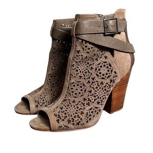 VINCE CAMUTO SANDAL HEELS SZ 9